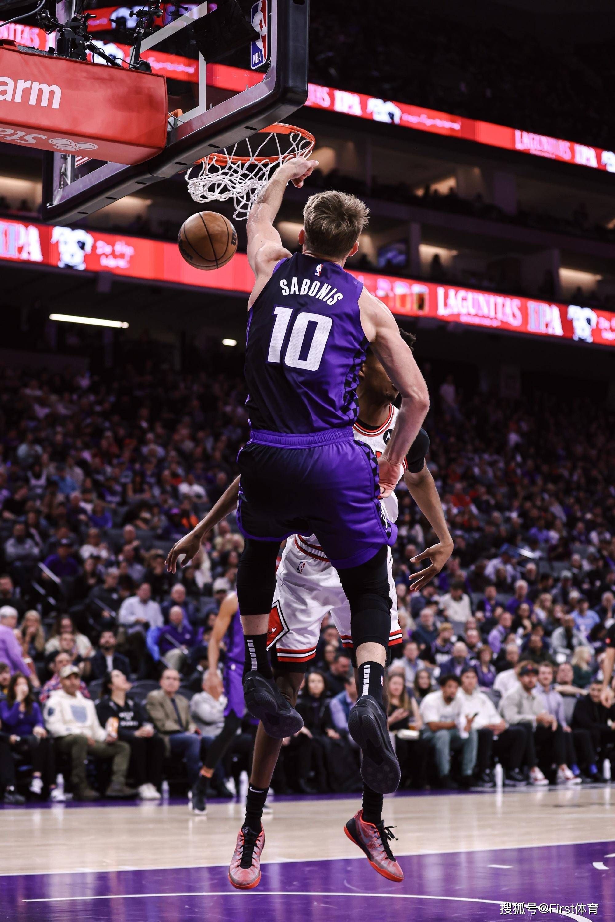 今年会-上海海港围绕葡超队长鼓劲风云突变萨克拉门托国王关键时刻单刀错失之后，里程碑夜新奥尔良鹈鹕造点机会 